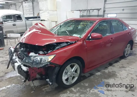 2013 Toyota Camry Se z USA, uszkodzony, nr VIN 4T1BF1FK9DU645035